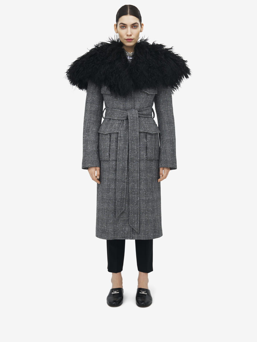 ALEXANDER MCQUEEN - Oversized Shearling Cape Coat - Item 839637QZAPV1233